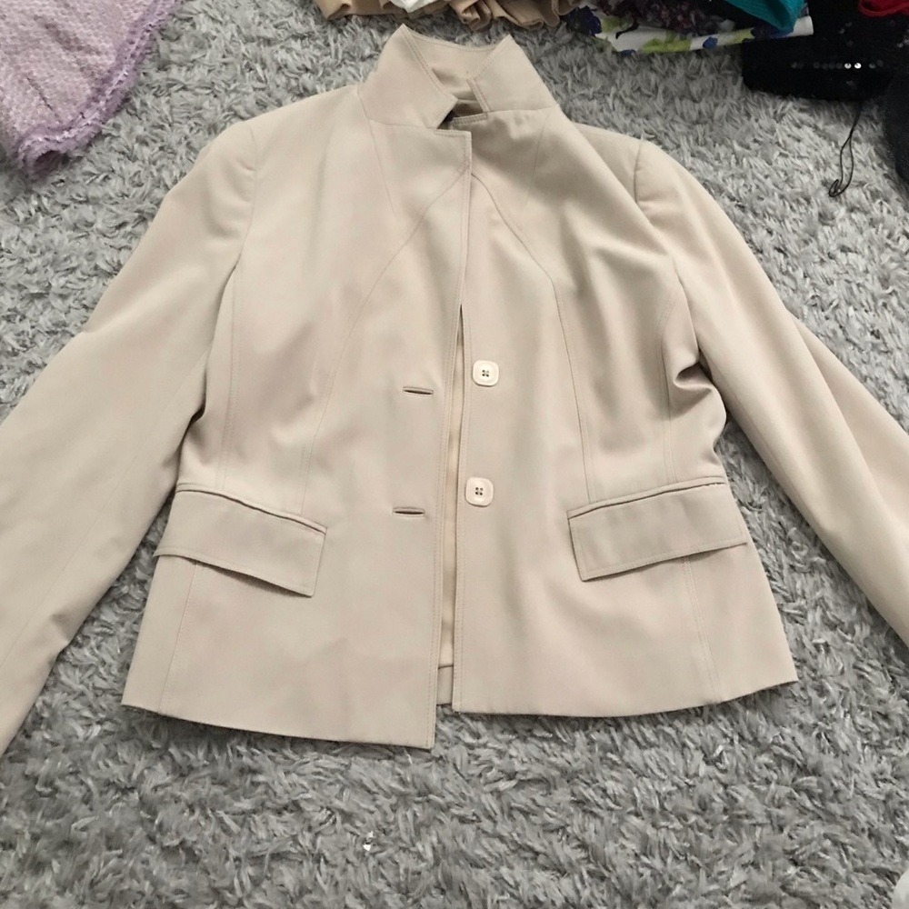 Women Jacket size 4 like new